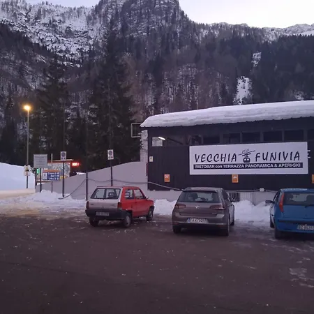 A Per Sci E Montagna Con Ampio Balcone *